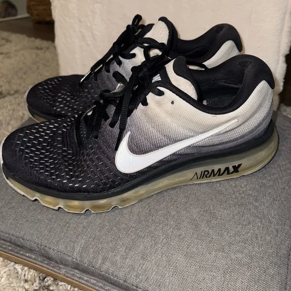 Nike Air Max 2017 Men’s Black and White Gradient Sneakers - Picture 2 of 5